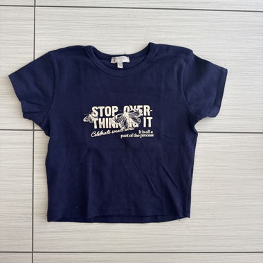 T-shirt crop stampato blu scuro