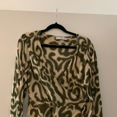 Wickel-Bluse sucht neues Zuhause 