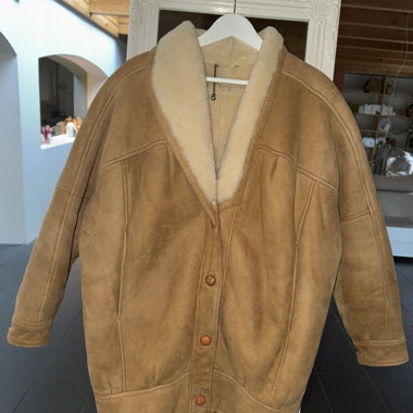 Supercoole Oversized Vintage Lammfell-Jacke