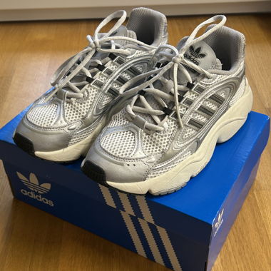 Adidas Ozmillen Argento Bianco Nero taglia 39