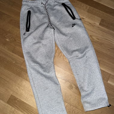 Nike Tech Baggy grigio