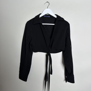 Schwarze Crop-Tie-Bluse