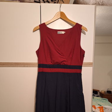 Robe bordeaux et bleu