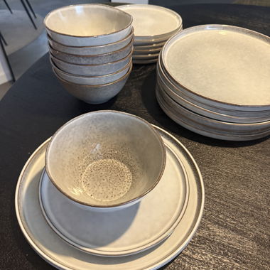 Servizio da tavola in ceramica per 7 persone