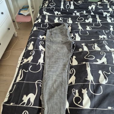 Jeans grigi con zip