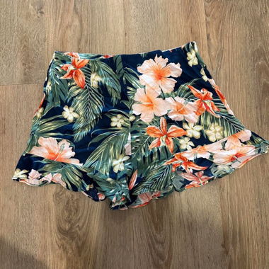 Zara Shorts mit Blumen