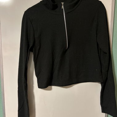 Crop top nero con cerniera