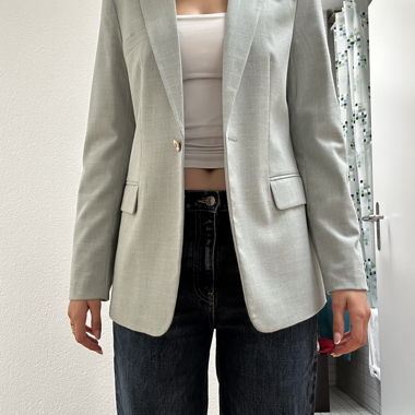Elegant blue blazer