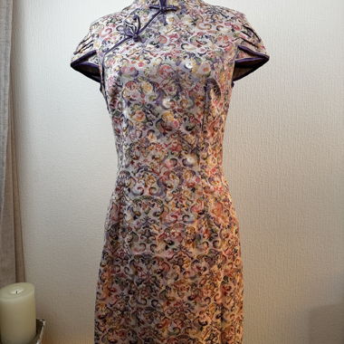 Floral Chinese-style dress with jacquard fabric and golden thread