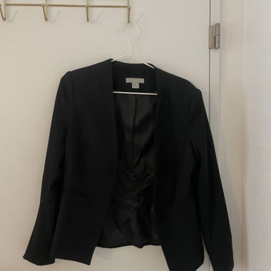 Schwarzer Blazer ohne Revers