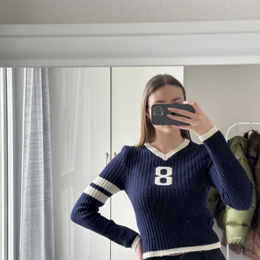 Dunkelblauer Strickpullover