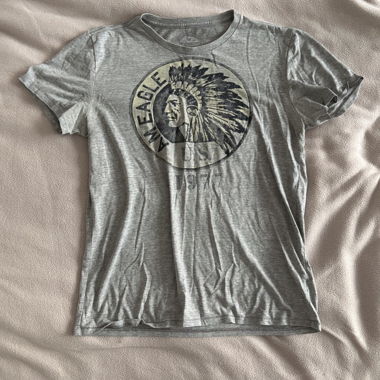 Graues Grafik-T-Shirt
