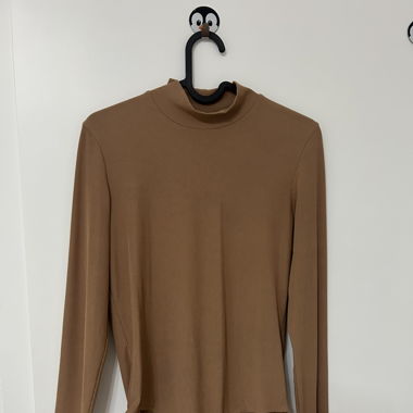 Brauner Body-Pullover