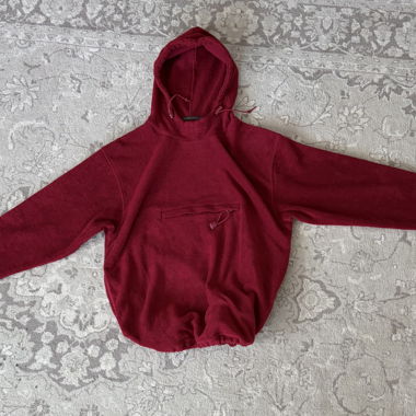 Sweat à capuche rouge