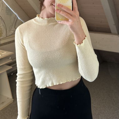 Pastel yellow ribbed top