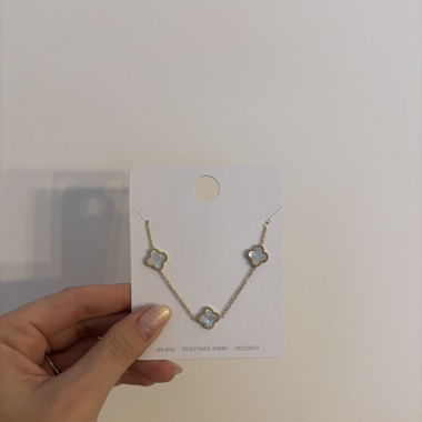 Van Cleef & Arpels imitation in pearl & gold