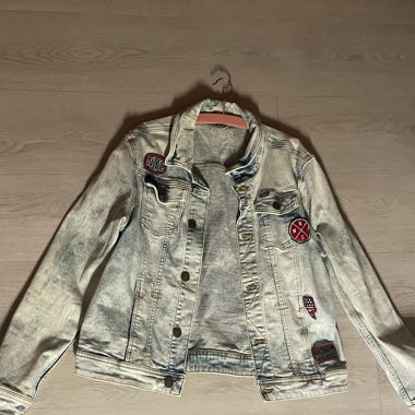 Jeansjacke mit Patches