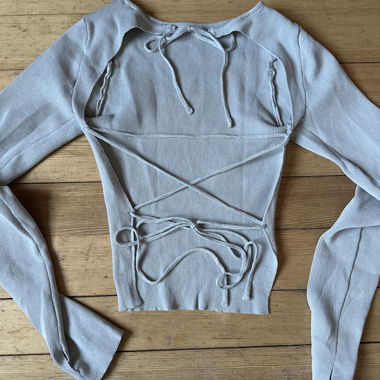 Backless tie top