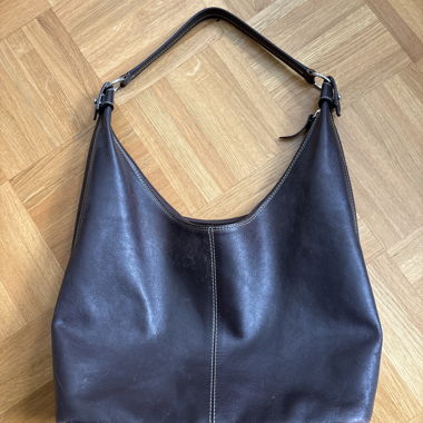 Shoulder handbag