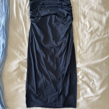 Abito midi navy senza spalline Zara