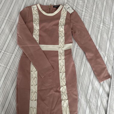 Enges pinkes midi Kleid 