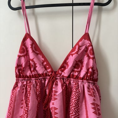 pink top