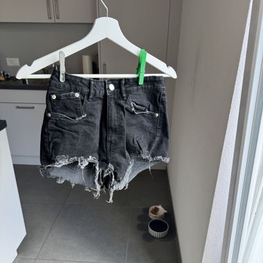 Short en jean noir – basique et intemporel
