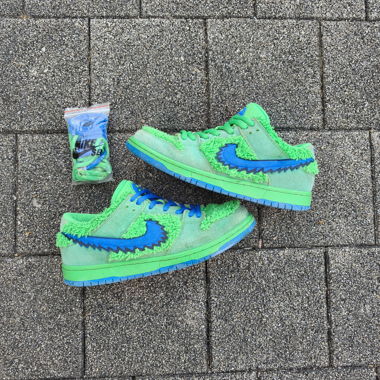 Nike SB Grateful Dead Dunks