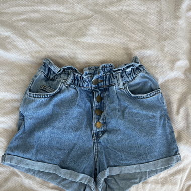 blaue Shorts