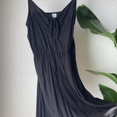 Schwarzes Kleid
