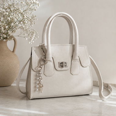 Kleine Handtasche mit Herz-Anhänger 