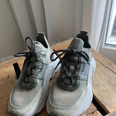 Sneaker Grösse 37