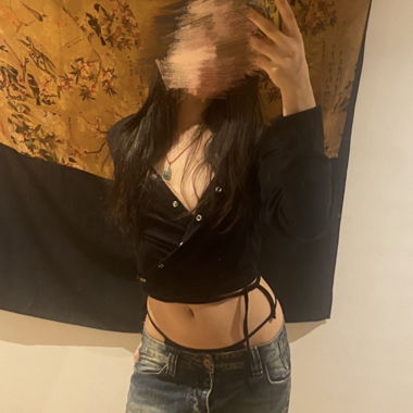 Top nero skinny con bottoni