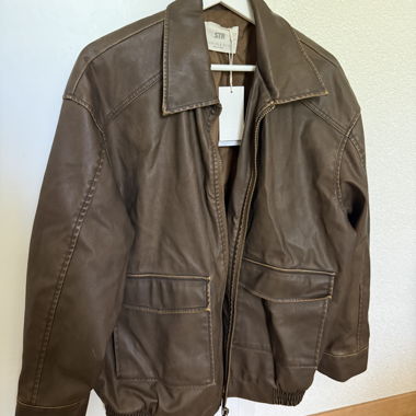 Nuova giacca marrone in similpelle Stradivarius