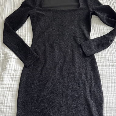 Abito nero con paillettes