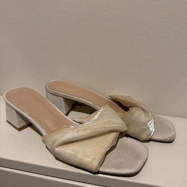 Satin-Blockabsatz Mules