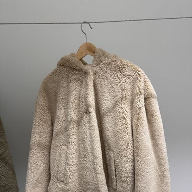 Beige Felljacke in M zu verkaufen