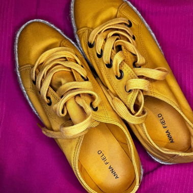 shoes / espadrilles
