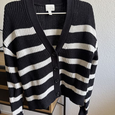 Gestreifte Strickjacke Schwarz/Weiss