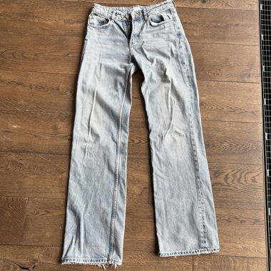Jeans Zara con lavaggio chiaro