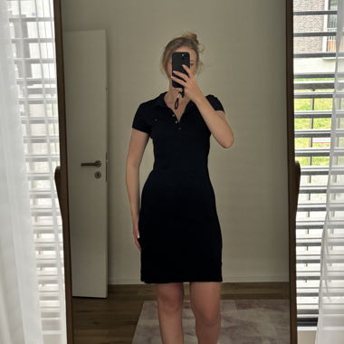 Marineblaue Polo-Kleid