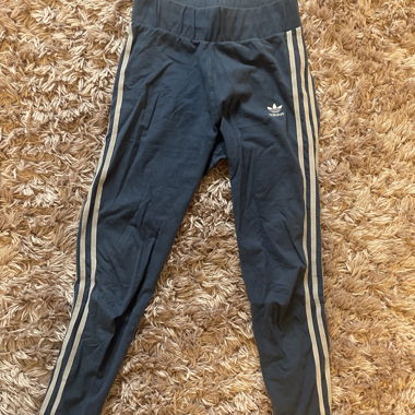 Adidas Sportleggings mit Streifen