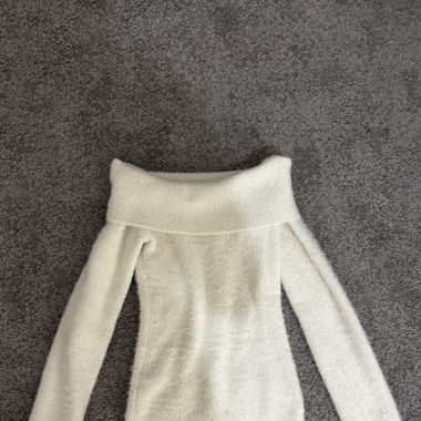 Off Shoulder sweater