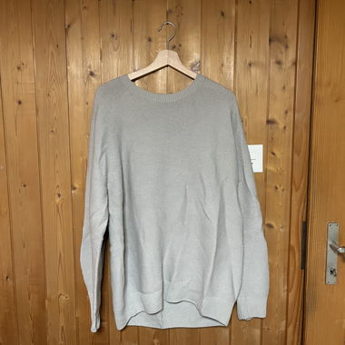Uniqlo Beige knitted sweater 