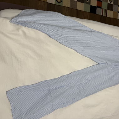 Lange gestreifte Hose