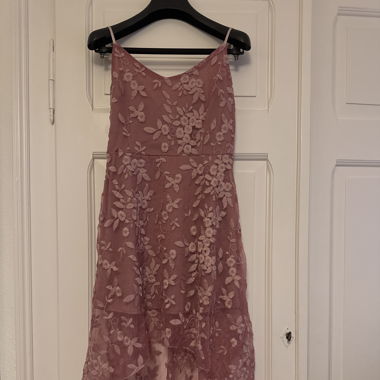 Elegantes asymmetrisches Kleid – neu, ungetragen