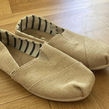 Toms Shoes