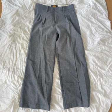 graue baggy Anzugshose