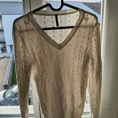 Maglione a V beige in maglia