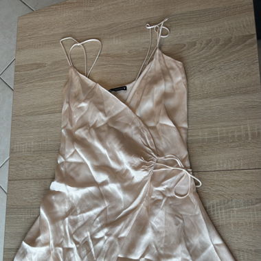 Robe satinée 